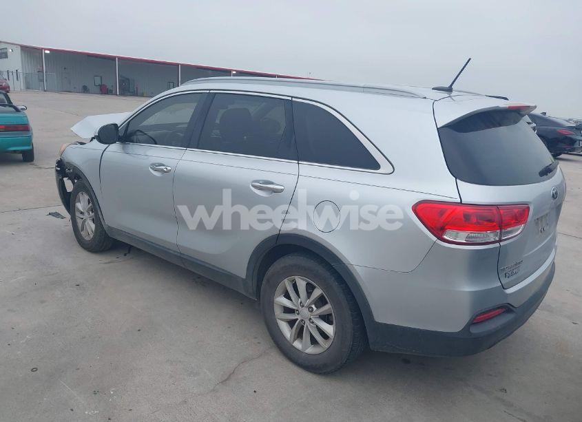 Photo 3 of 2017 Kia Sorento 3.3L LX (VIN 5XYPG4A56HG201659)