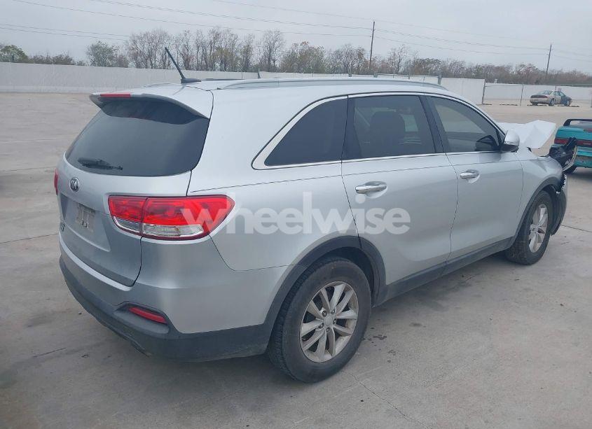 Photo 4 of 2017 Kia Sorento 3.3L LX (VIN 5XYPG4A56HG201659)