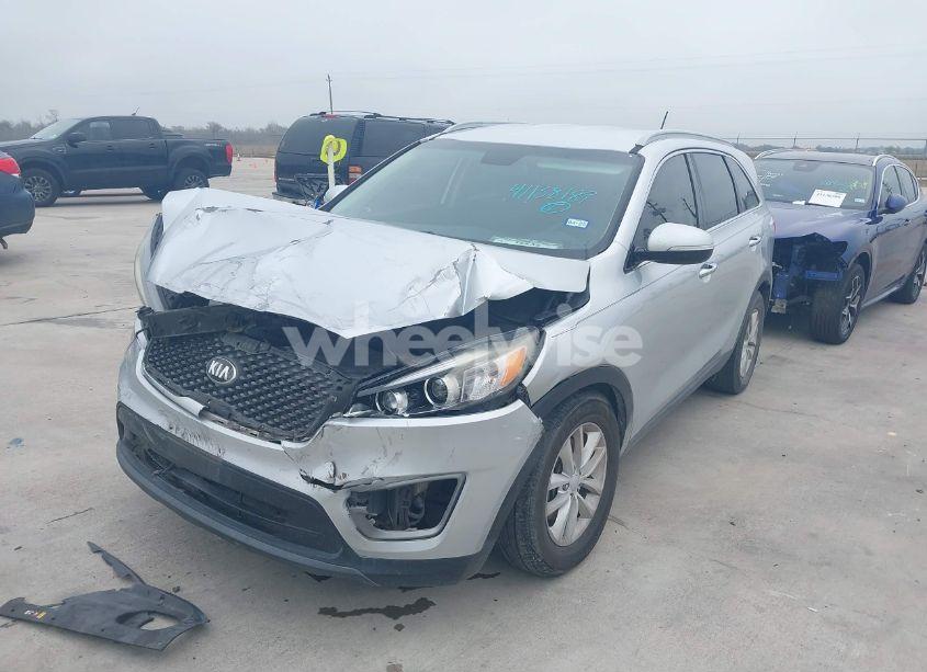 Photo 6 of 2017 Kia Sorento 3.3L LX (VIN 5XYPG4A56HG201659)