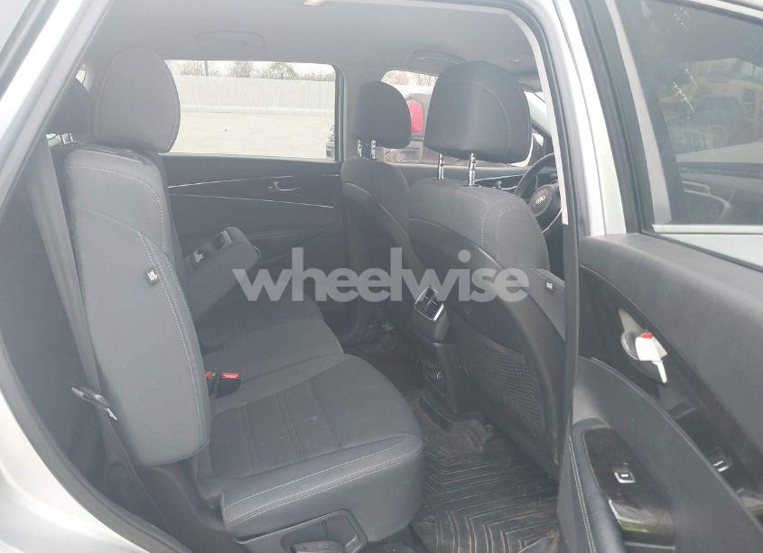 Photo 8 of 2017 Kia Sorento 3.3L LX (VIN 5XYPG4A56HG201659)