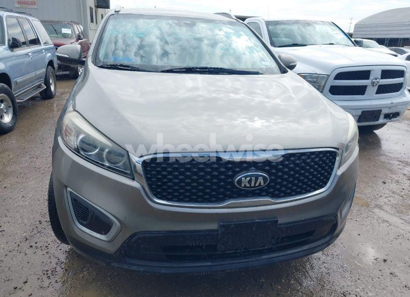 Photo 12 of 2017 Kia Sorento 3.3L LX (VIN 5XYPG4A56HG230076)