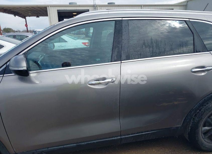 Photo 14 of 2017 Kia Sorento 3.3L LX (VIN 5XYPG4A56HG230076)