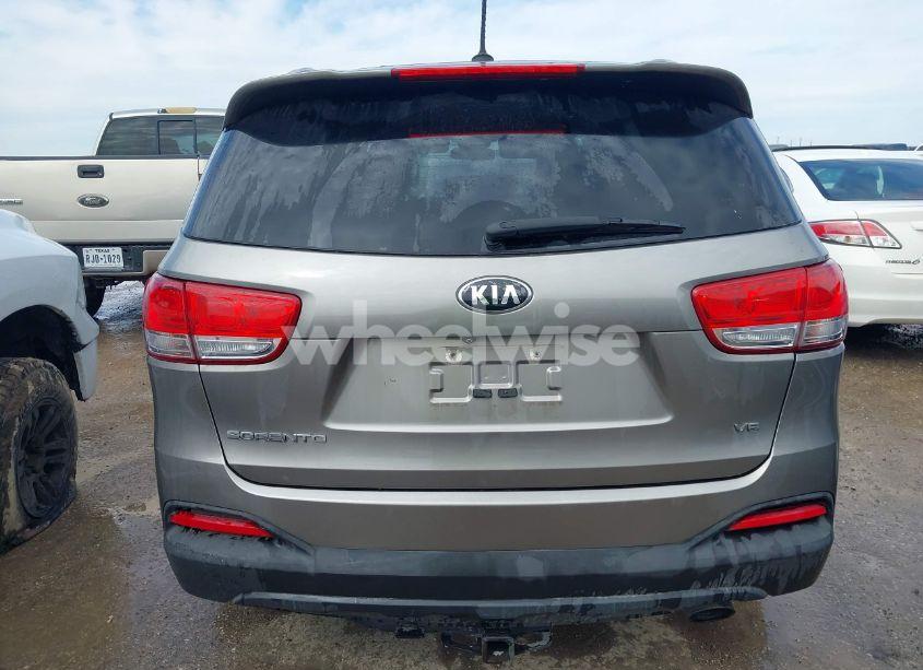 Photo 16 of 2017 Kia Sorento 3.3L LX (VIN 5XYPG4A56HG230076)