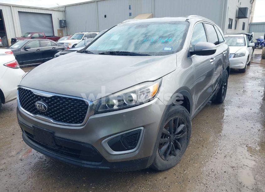 Photo 2 of 2017 Kia Sorento 3.3L LX (VIN 5XYPG4A56HG230076)