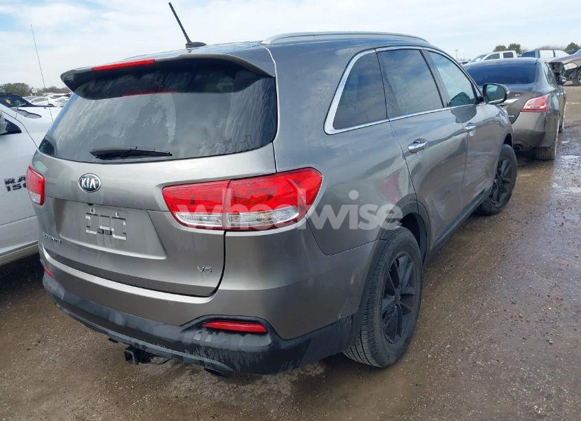 Photo 4 of 2017 Kia Sorento 3.3L LX (VIN 5XYPG4A56HG230076)