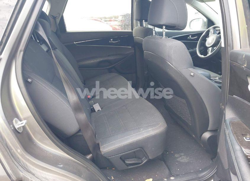 Photo 8 of 2017 Kia Sorento 3.3L LX (VIN 5XYPG4A56HG230076)