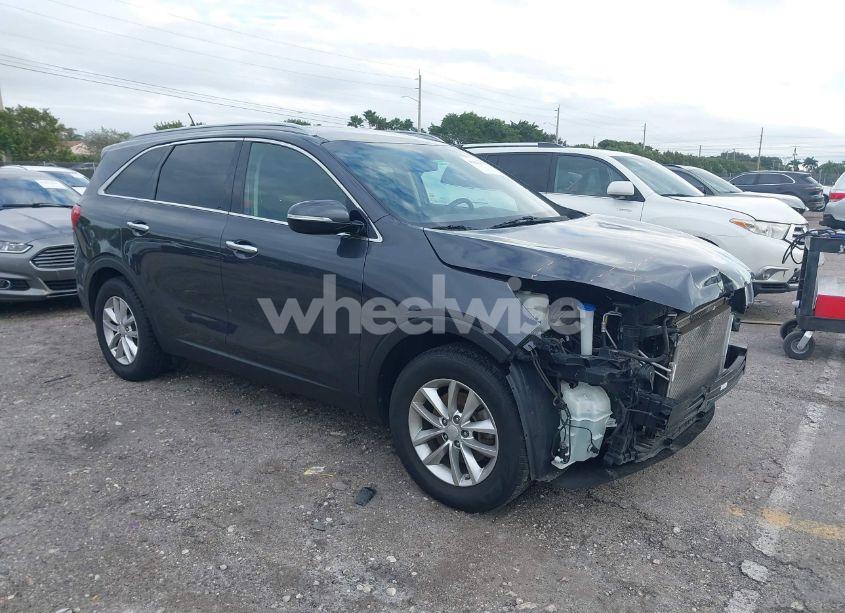 2017 Kia Sorento 3.3L LX (VIN 5XYPG4A56HG302345) main photo
