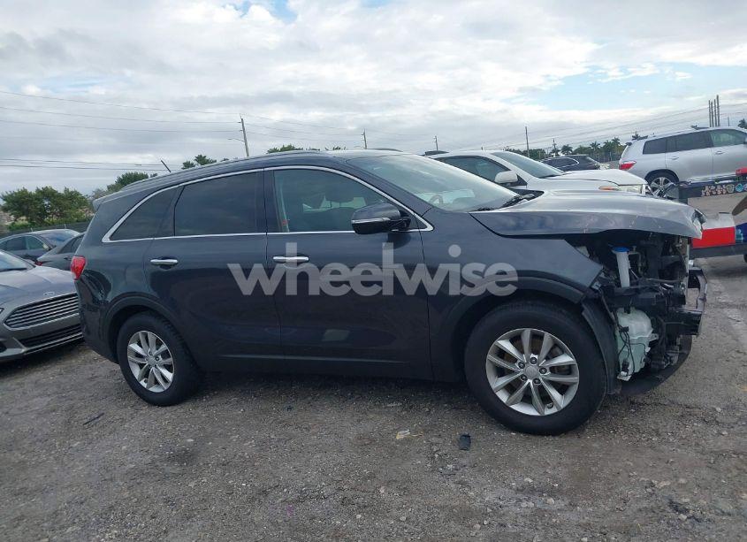 Photo 13 of 2017 Kia Sorento 3.3L LX (VIN 5XYPG4A56HG302345)