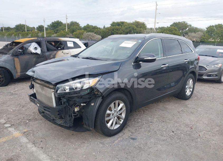 Photo 2 of 2017 Kia Sorento 3.3L LX (VIN 5XYPG4A56HG302345)