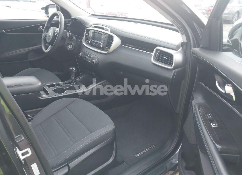 Photo 5 of 2017 Kia Sorento 3.3L LX (VIN 5XYPG4A56HG302345)