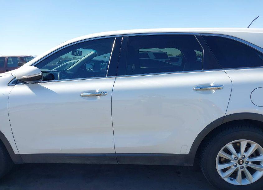 Photo 14 of 2019 Kia Sorento 3.3L LX (VIN 5XYPG4A56KG446484)