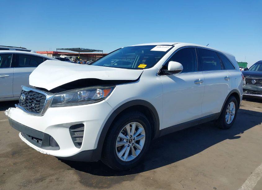 Photo 2 of 2019 Kia Sorento 3.3L LX (VIN 5XYPG4A56KG446484)