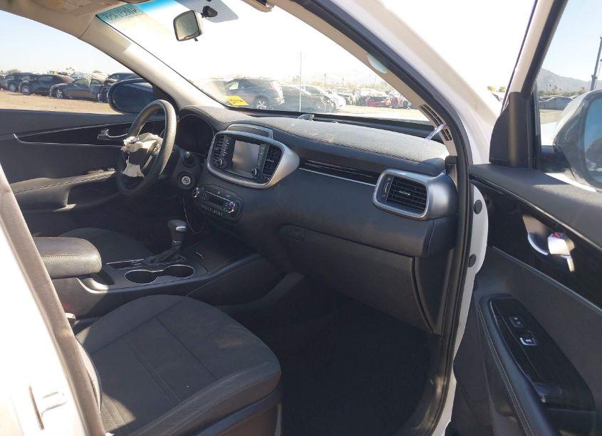 Photo 5 of 2019 Kia Sorento 3.3L LX (VIN 5XYPG4A56KG446484)