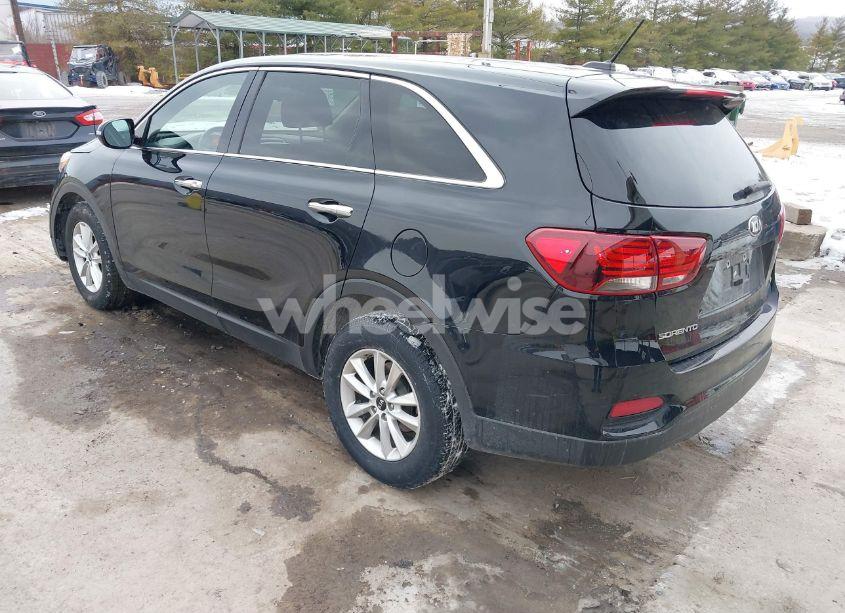 Photo 3 of 2019 Kia Sorento 3.3L LX (VIN 5XYPG4A56KG483762)