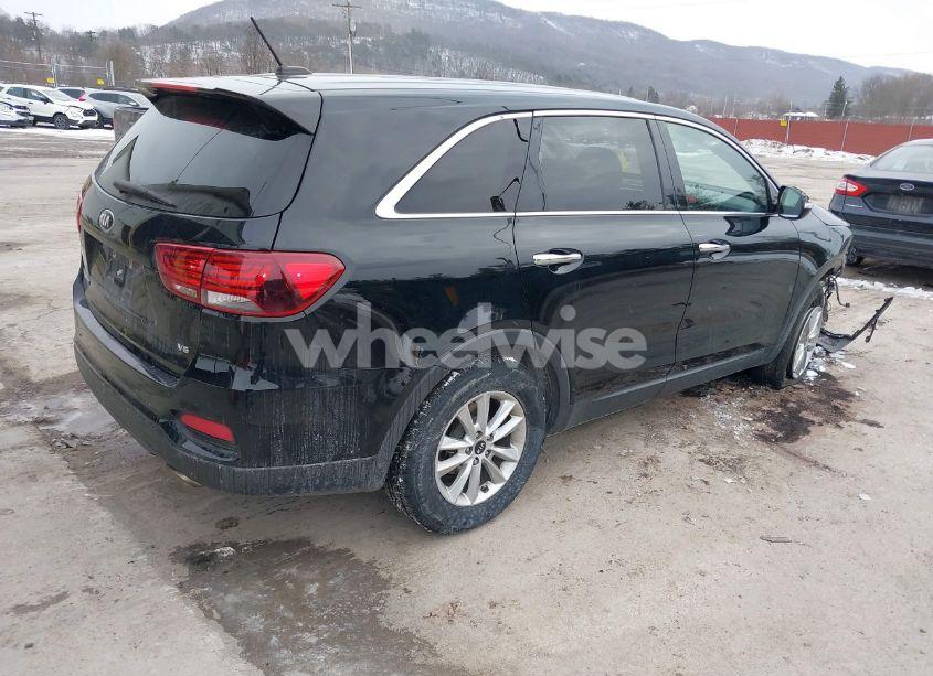 Photo 4 of 2019 Kia Sorento 3.3L LX (VIN 5XYPG4A56KG483762)