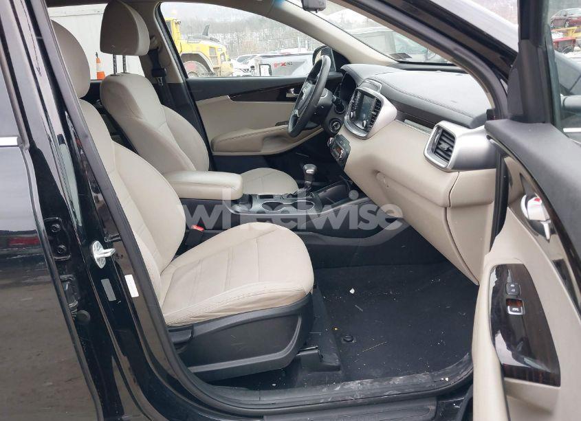 Photo 5 of 2019 Kia Sorento 3.3L LX (VIN 5XYPG4A56KG483762)