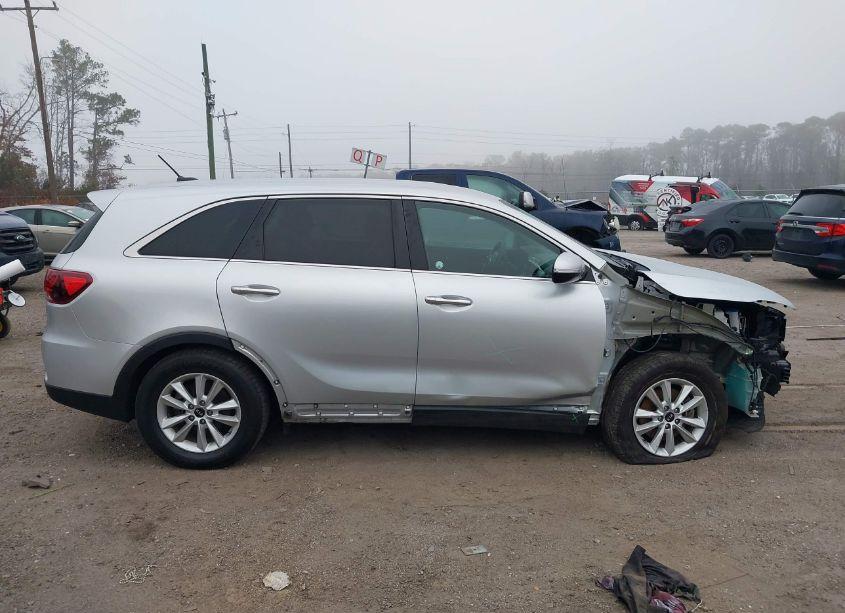 Photo 13 of 2019 Kia Sorento 3.3L LX (VIN 5XYPG4A56KG573610)