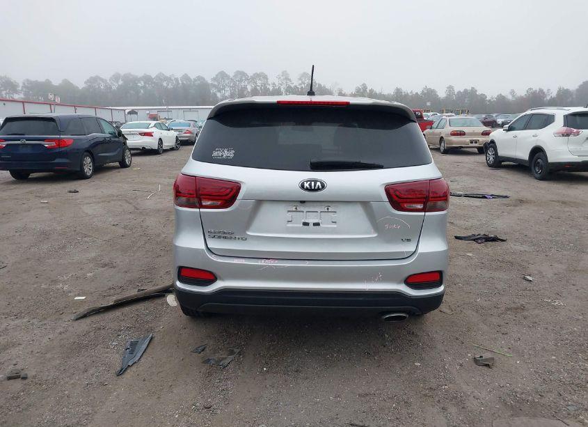 Photo 16 of 2019 Kia Sorento 3.3L LX (VIN 5XYPG4A56KG573610)