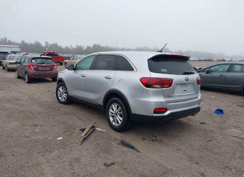 Photo 3 of 2019 Kia Sorento 3.3L LX (VIN 5XYPG4A56KG573610)