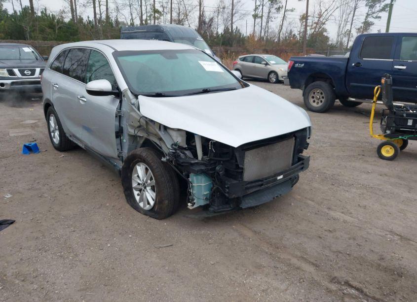 Photo 6 of 2019 Kia Sorento 3.3L LX (VIN 5XYPG4A56KG573610)