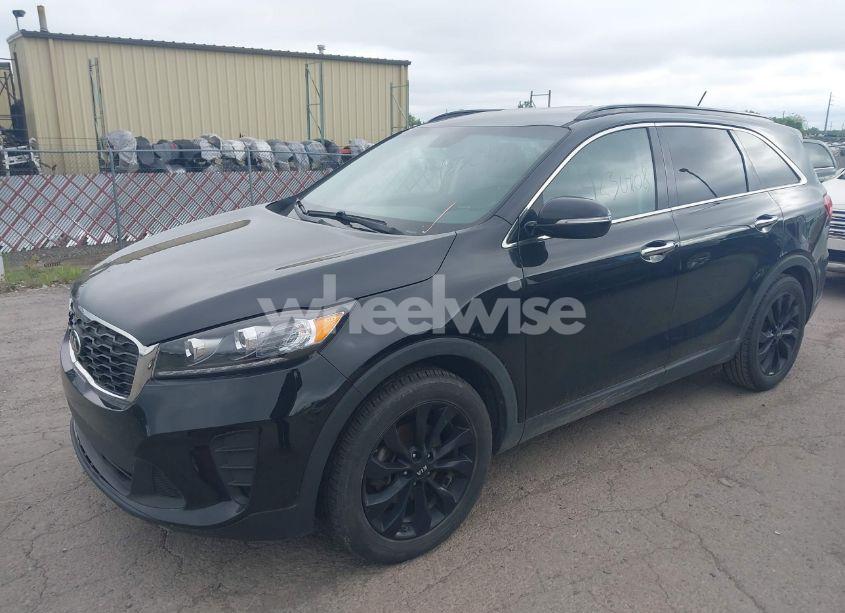 Photo 2 of 2019 Kia Sorento 3.3L S (VIN 5XYPG4A56KG598555)