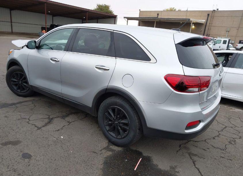 Photo 3 of 2020 Kia Sorento 3.3L LX (VIN 5XYPG4A56LG617901)