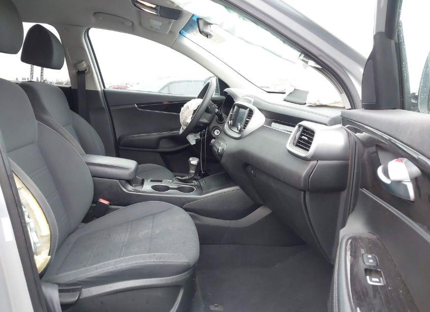 Photo 5 of 2020 Kia Sorento 3.3L LX (VIN 5XYPG4A56LG617901)