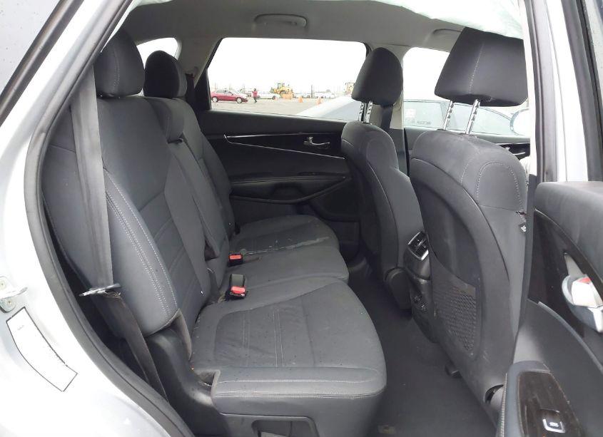 Photo 8 of 2020 Kia Sorento 3.3L LX (VIN 5XYPG4A56LG617901)