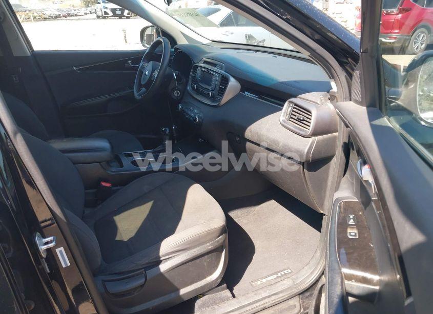 Photo 5 of 2016 Kia Sorento 3.3L LX (VIN 5XYPG4A57GG002246)