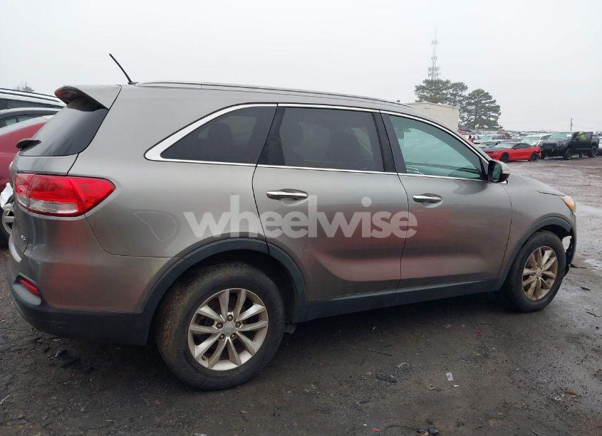 Photo 13 of 2016 Kia Sorento 3.3L LX (VIN 5XYPG4A57GG147982)