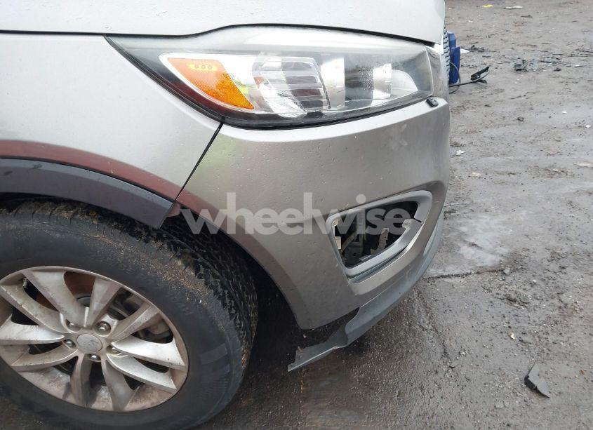 Photo 18 of 2016 Kia Sorento 3.3L LX (VIN 5XYPG4A57GG147982)