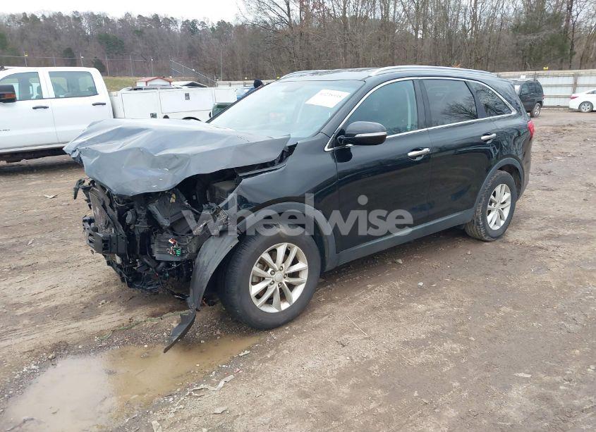 Photo 2 of 2017 Kia Sorento 3.3L LX (VIN 5XYPG4A57HG209219)
