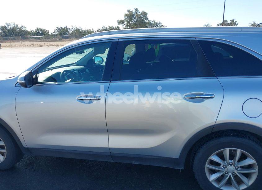 Photo 14 of 2017 Kia Sorento 3.3L LX (VIN 5XYPG4A57HG270005)