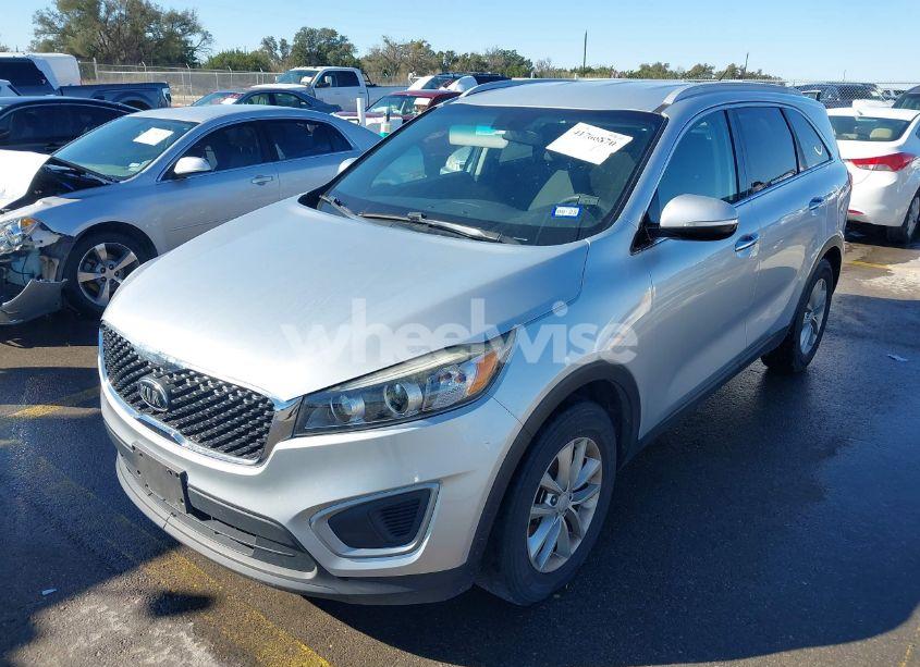 Photo 2 of 2017 Kia Sorento 3.3L LX (VIN 5XYPG4A57HG270005)