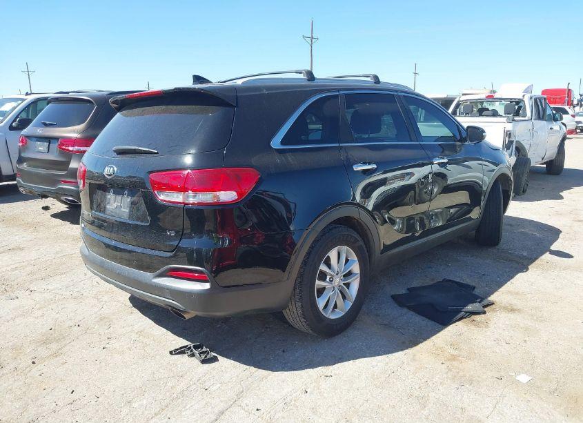 Photo 4 of 2017 Kia Sorento 3.3L LX (VIN 5XYPG4A57HG291341)