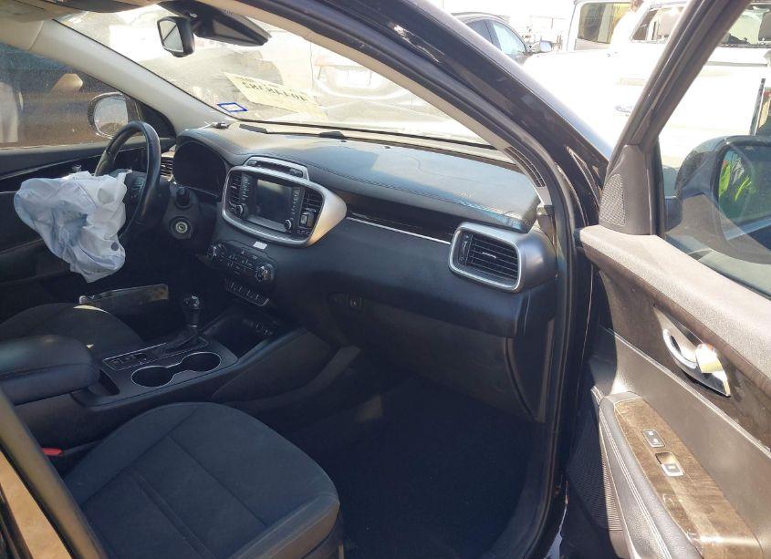 Photo 5 of 2017 Kia Sorento 3.3L LX (VIN 5XYPG4A57HG291341)