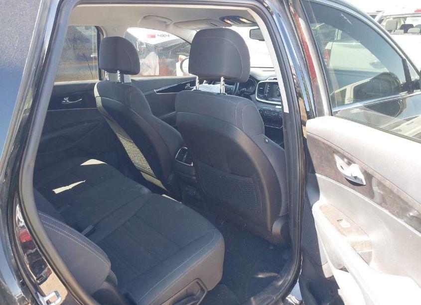 Photo 8 of 2017 Kia Sorento 3.3L LX (VIN 5XYPG4A57HG291341)