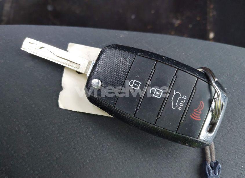 Photo 11 of 2019 Kia Sorento 3.3L LX (VIN 5XYPG4A57KG483060)