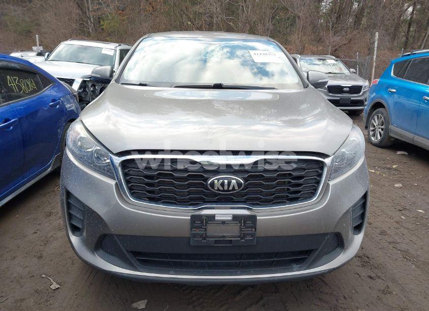 Photo 13 of 2019 Kia Sorento 3.3L LX (VIN 5XYPG4A57KG483060)