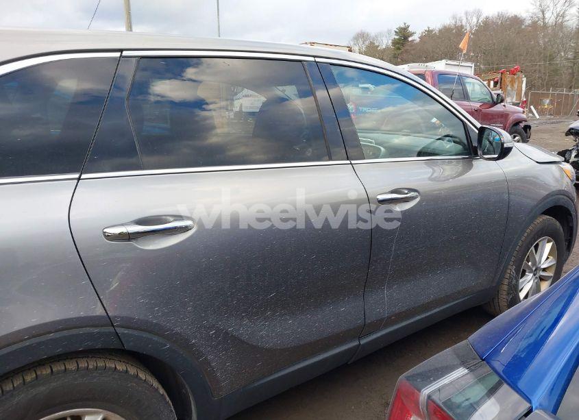 Photo 14 of 2019 Kia Sorento 3.3L LX (VIN 5XYPG4A57KG483060)