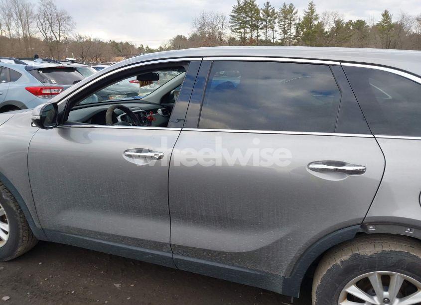 Photo 15 of 2019 Kia Sorento 3.3L LX (VIN 5XYPG4A57KG483060)