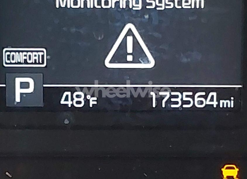 Photo 16 of 2019 Kia Sorento 3.3L LX (VIN 5XYPG4A57KG483060)