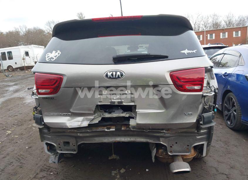 Photo 6 of 2019 Kia Sorento 3.3L LX (VIN 5XYPG4A57KG483060)