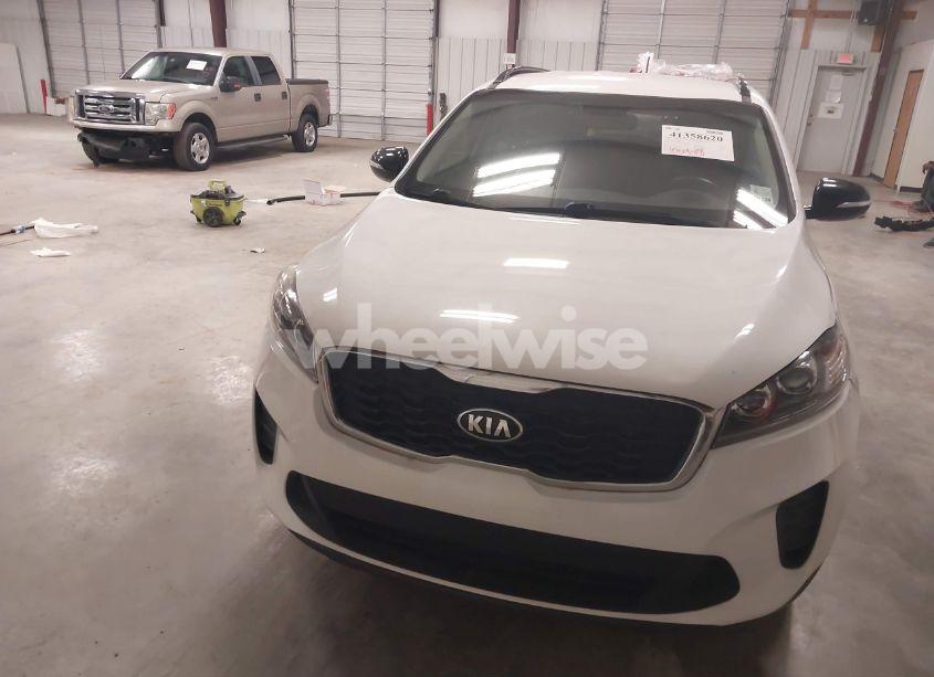 Photo 13 of 2019 Kia Sorento 3.3L S (VIN 5XYPG4A57KG601463)