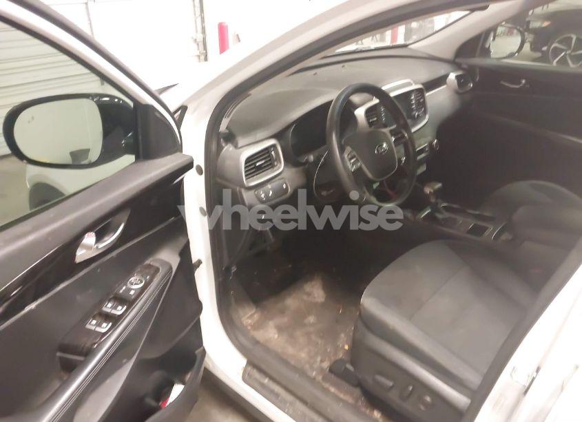 Photo 18 of 2019 Kia Sorento 3.3L S (VIN 5XYPG4A57KG601463)