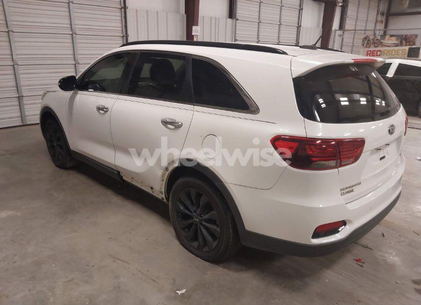 Photo 3 of 2019 Kia Sorento 3.3L S (VIN 5XYPG4A57KG601463)