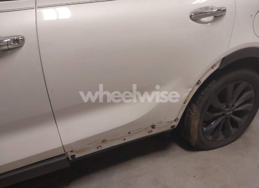 Photo 6 of 2019 Kia Sorento 3.3L S (VIN 5XYPG4A57KG601463)