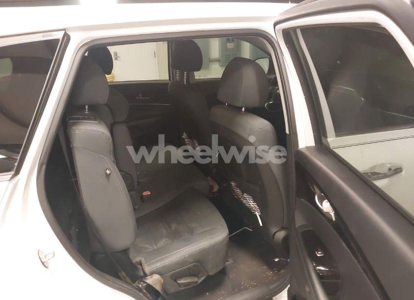 Photo 8 of 2019 Kia Sorento 3.3L S (VIN 5XYPG4A57KG601463)