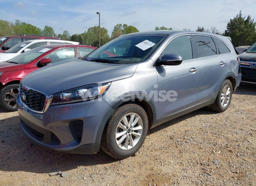 Photo 2 of 2020 Kia Sorento 3.3L LX (VIN 5XYPG4A57LG667674)