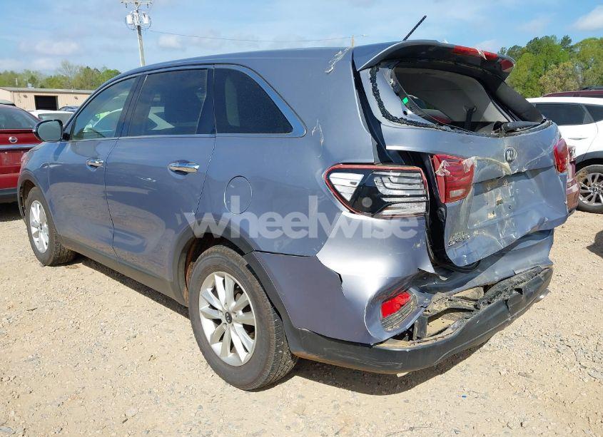 Photo 3 of 2020 Kia Sorento 3.3L LX (VIN 5XYPG4A57LG667674)